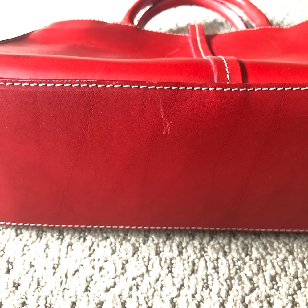 Guia’s Red Bag - Picture 5 of 8